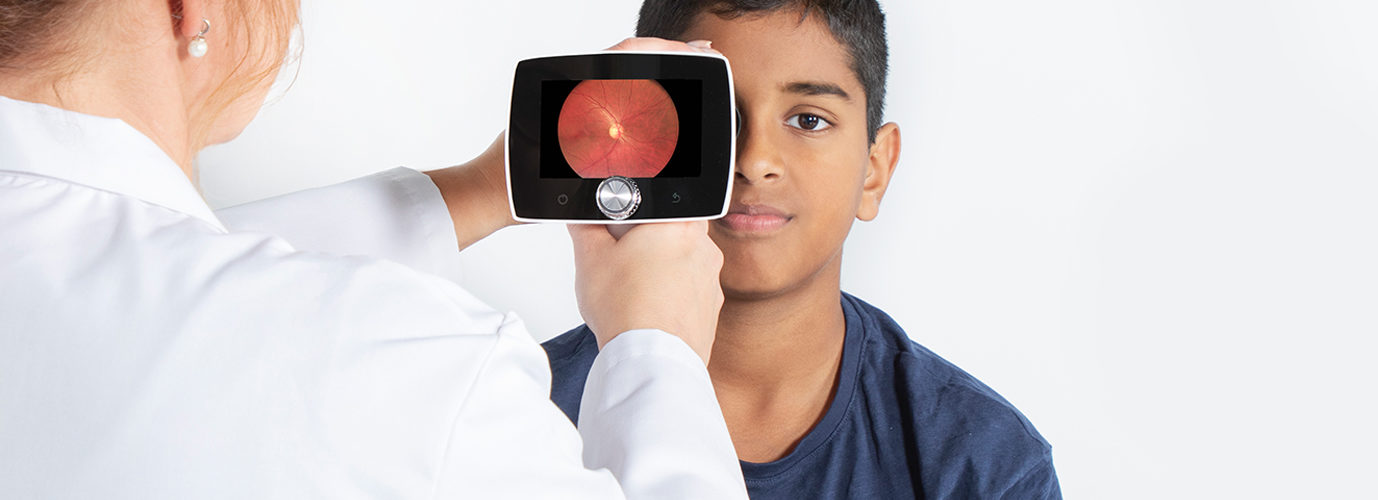 Optomed fundus camera in use