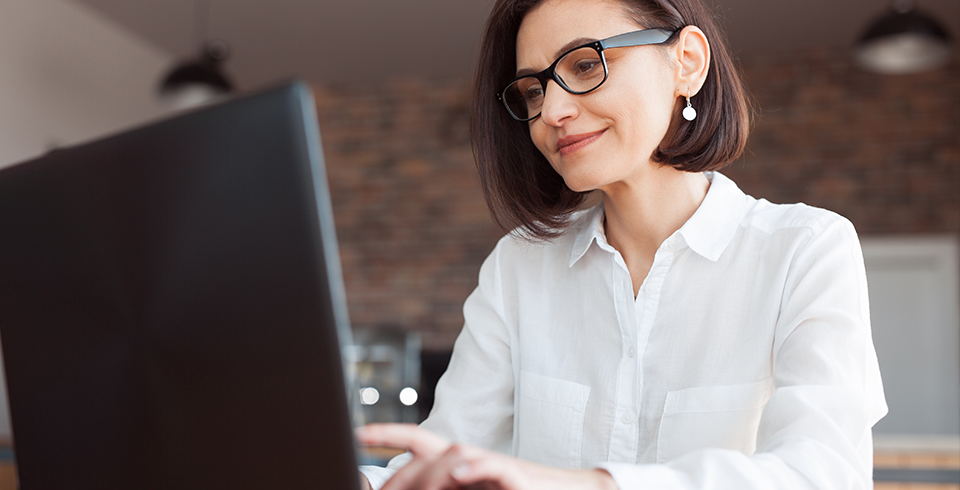 Woman using Avenue at computer