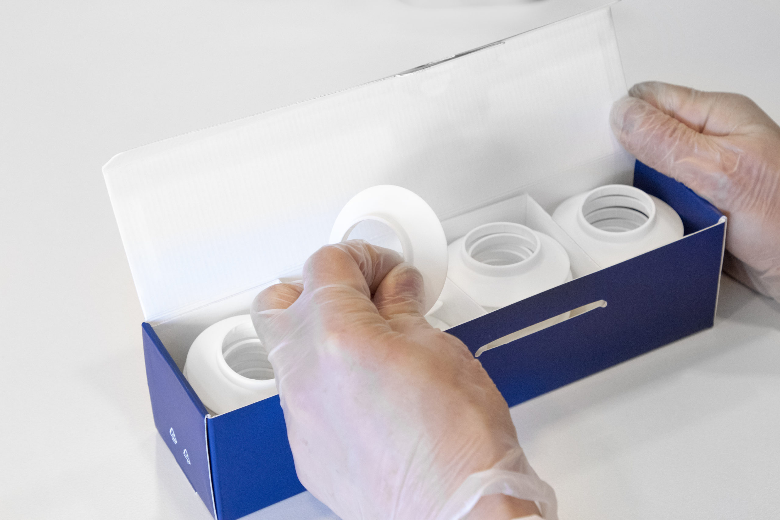 Optomed E-Safe single-use eye cup for hygienic retinal imaging.